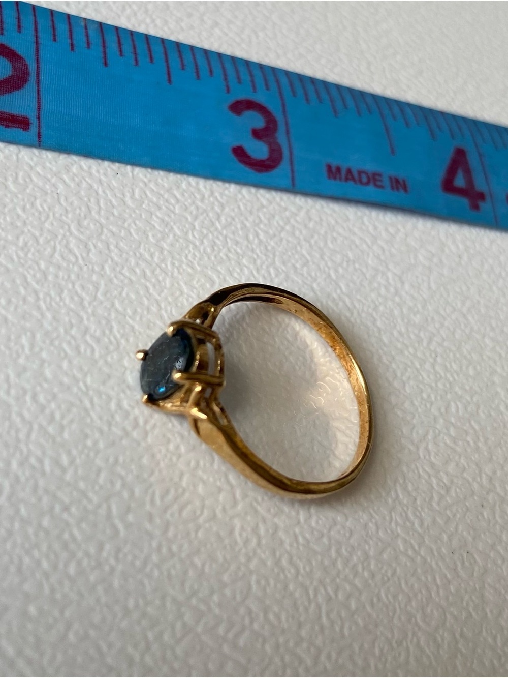 18K Gold (Marked) Blue Sapphire Ring Size 6 - Picture 3 of 9